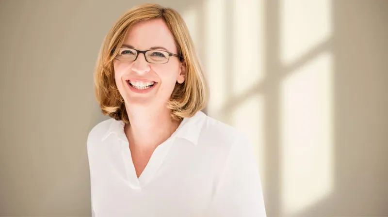 Dr. med. Julia Lämmerhirt, Fachärztin für Dermatologie